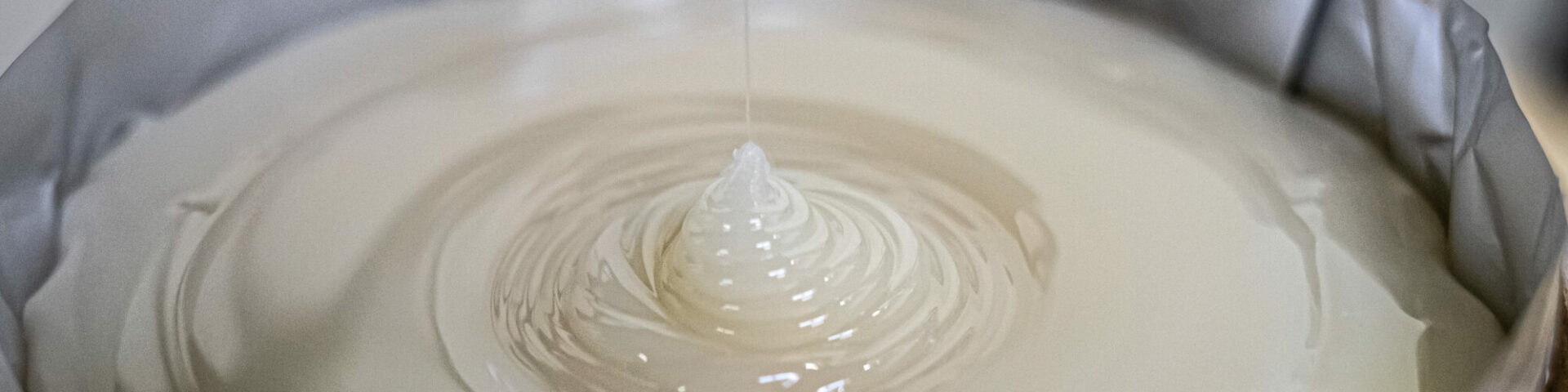 Kleber | Adhesive